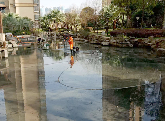 山阴景观池淤泥清理