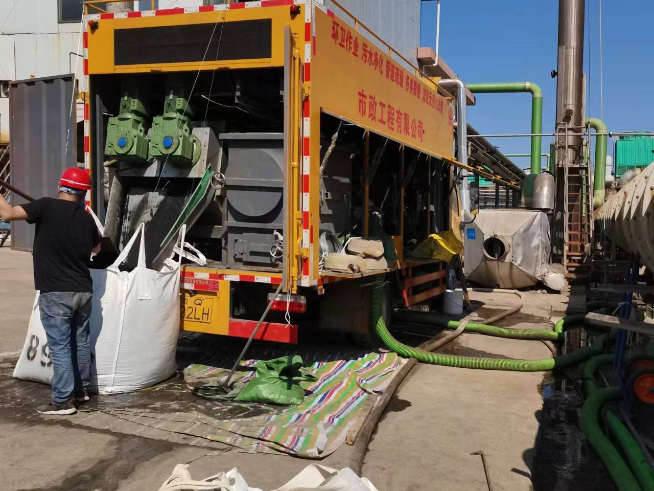 山阴淤泥压干处理